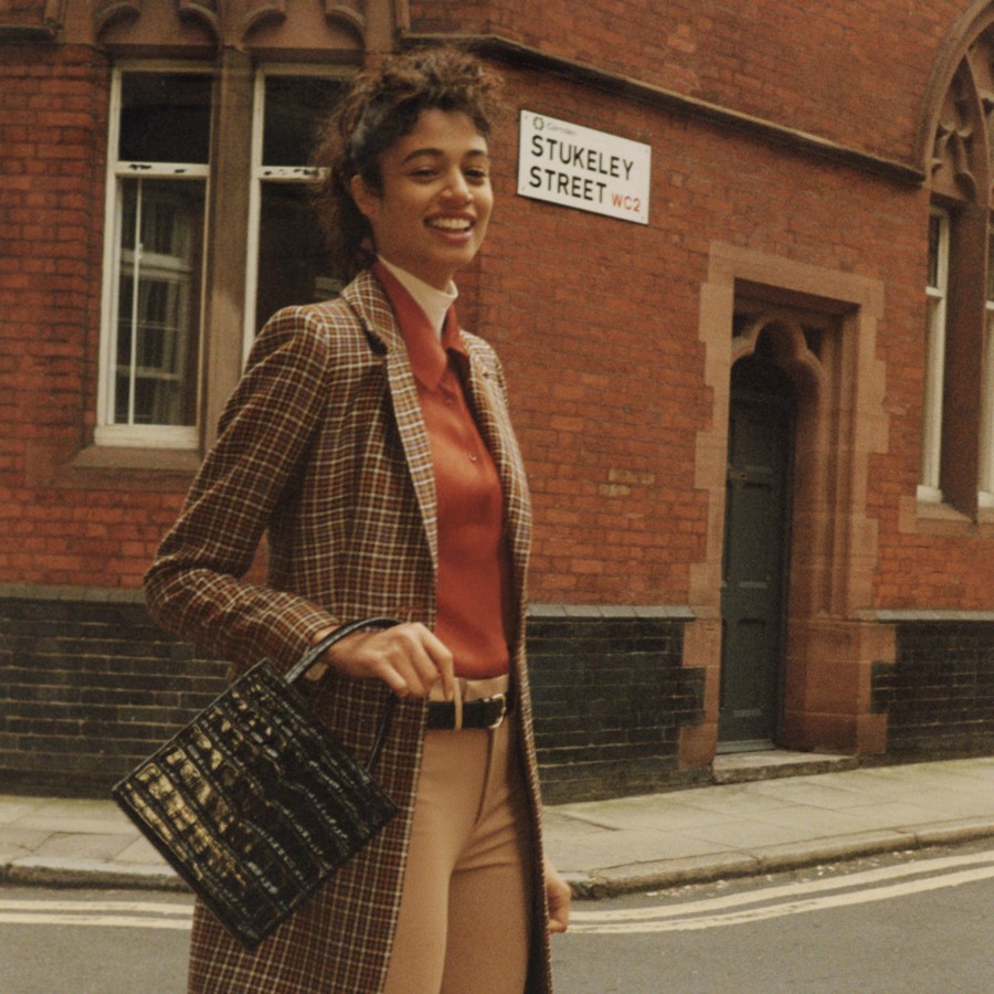 uploads/2021/02-02/chylak-collection-09-london-campaign-20-1612259047.jpg