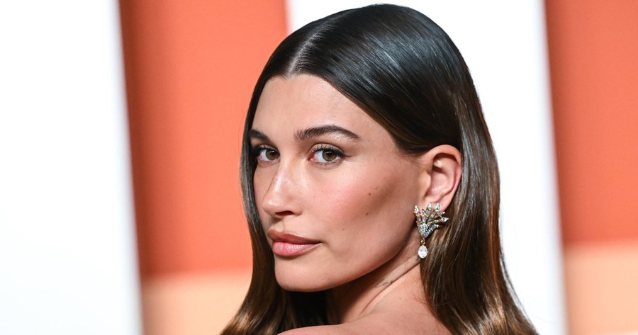 Qizil lab boyogi bilan yumshoq portlash