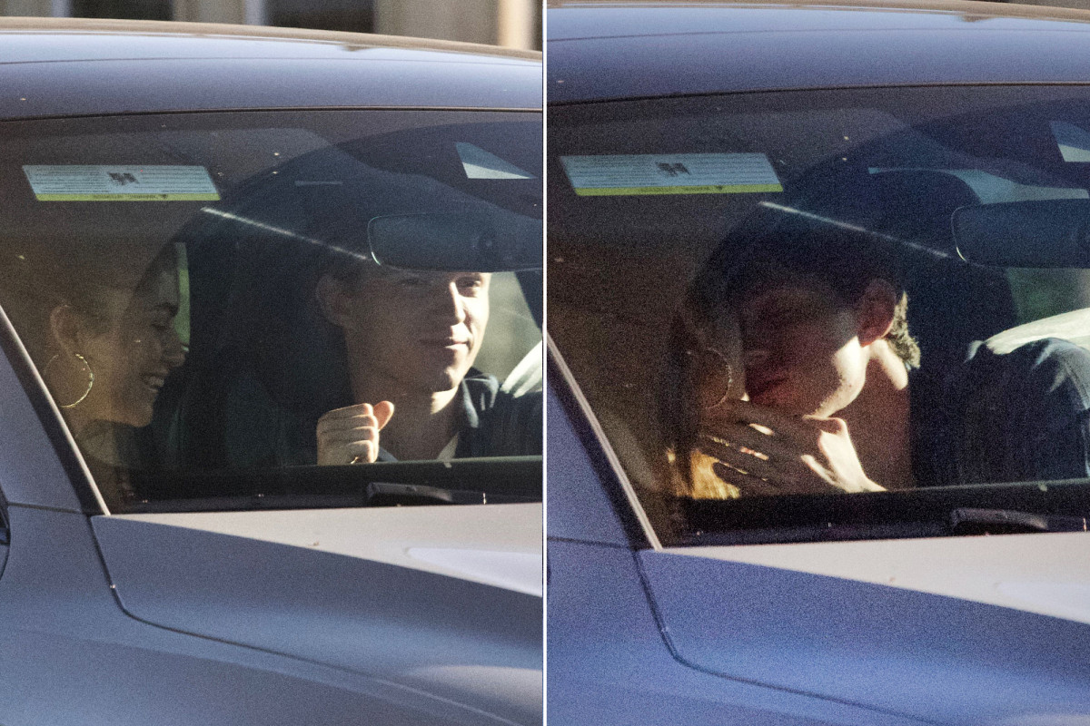 zendaya-tom-holland-confirmed-they-are-dating-with-kiss-photos-1625916578.jpg