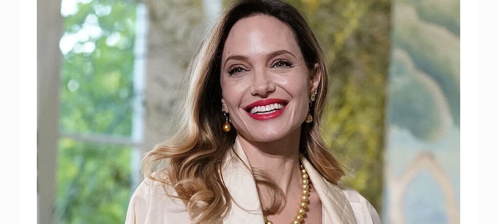 "იმ მომენტში, როცა მშობელი ხდები, შენი ცხოვრება შვილს ეძღვნება და ეს ყველაზე კარგი გრძნობაა" - ანჯელინა ჯოლი ახალ ინტერვიუში 6 შვილის დედობისა და ფილმის "Maria" გადაღებების შესახებ საუბრობს
