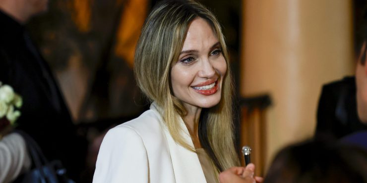 "ყოველთვის, როდესაც პაქსი სახლიდან ბაიკით გადის, ანჯელინა განსაკუთრებით ნერვიულობს. მას იმედი აქვს, მისი შვილი გააცნობიერებს, რამდენად იღბლიანია, რომ ცოცხალი გადარჩა" - ინსაიდერები ანჯელინა ჯოლის ვაჟის უცნაური გატაცების შესახებ საუბრობენ