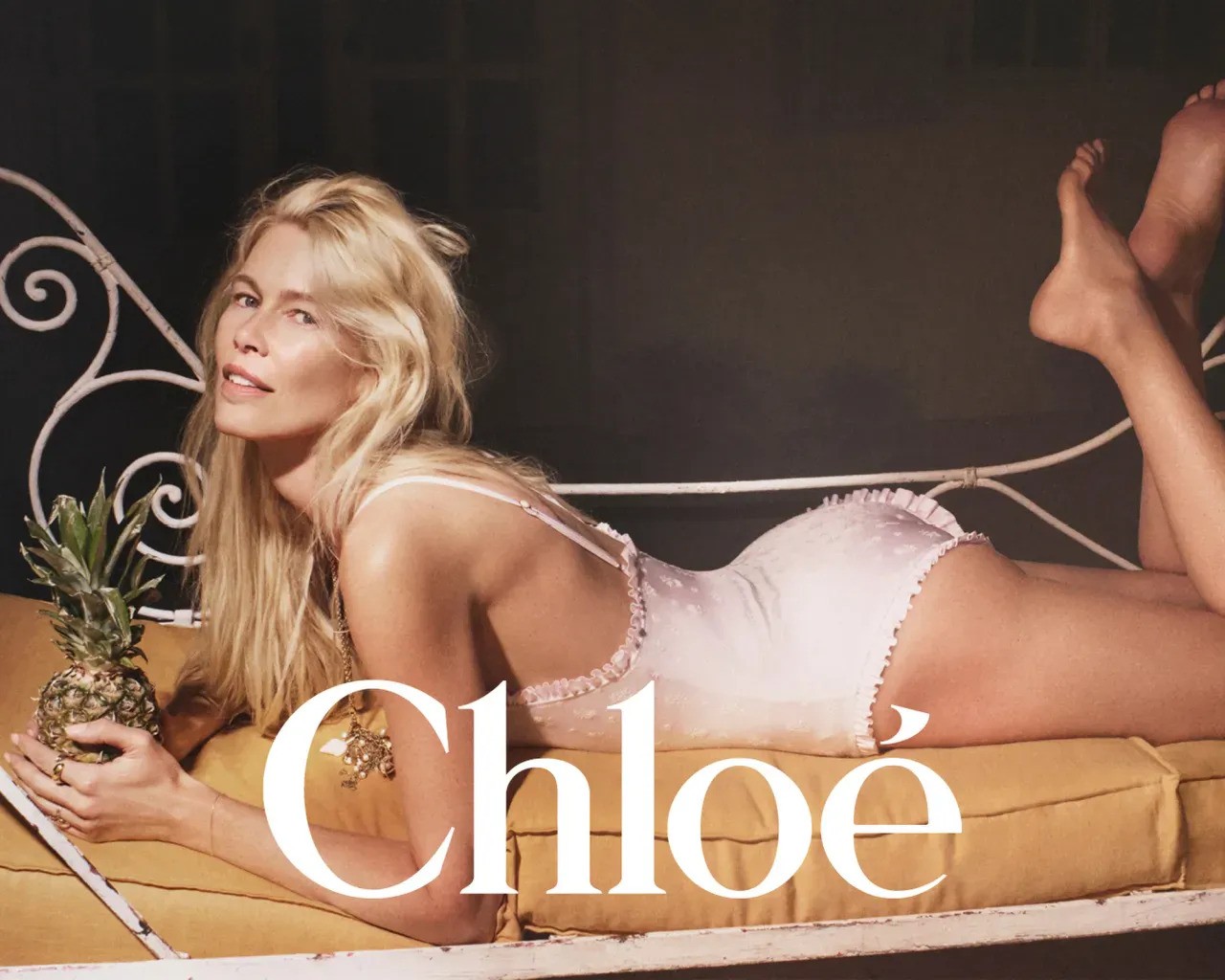 54 წლის სუპერმოდელი კლაუდია შიფერი Chloe à la Plage-ის საზაფხულო კაფსულა კოლექციის სახე გახდა